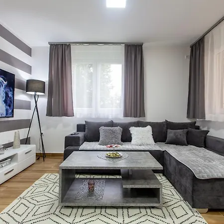 Apartman Naomi Белград Екстериор снимка