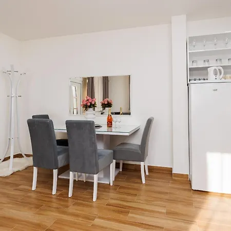 Apartman Naomi Белград Екстериор снимка